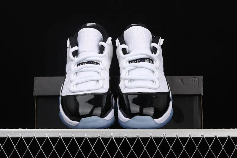 All categories Air Jordan Jordan series basketball shoes Air Jordan 11 X version Air Jordan 11 Low "Concord" AJ11 Joe 11 white and black genuine carbon 528895-153